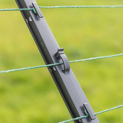 Izolátor elektrického ohradníku na plot s ochranou proti přelézání škůdců, délka ramena 40 cm