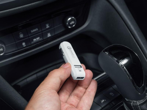 AVACOM CarMAX 2 nabíječka do auta 2x Qualcomm Quick Charge 2.0, bílá barva (micro USB kabel)