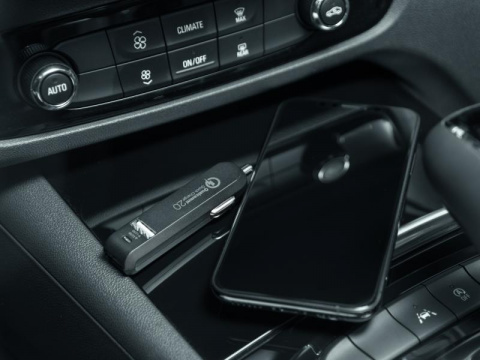 AVACOM CarMAX 2 nabíječka do auta 2x Qualcomm Quick Charge 2.0, černá barva (micro USB kabel)