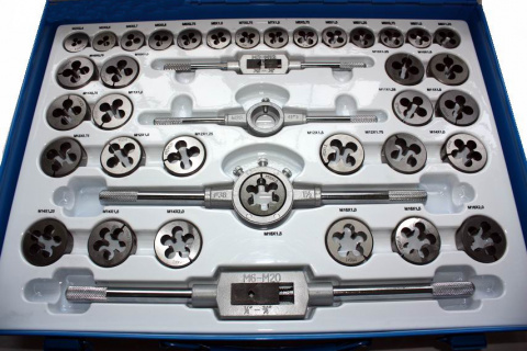 AWTOOLS Závitníky a očka sada M2-M18 sada 110 dílů klasický závit a jemný závit