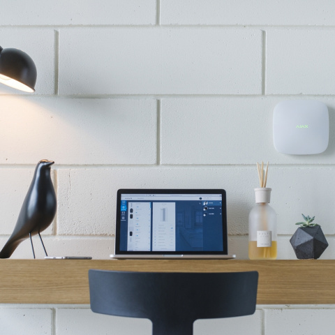 Centrální ovládací panel Ajax Hub 2 Plus white