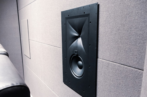 JBL Synthesis SCL-4 - 2-pásmový vestavný  reproduktor, 7", 300 W