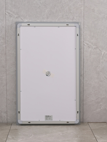 Koupelnové zrcadlo s LED osvětlením, protizamlžovací funkcí, regulací jasu a hodinkami, MR06-60×80 H | MR06-60×80 HARD