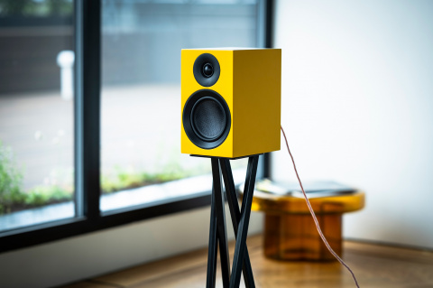 Pro-Ject Speaker Box 5 E Carbon - 2-pásmová regálová reprosoustava - satin yellow