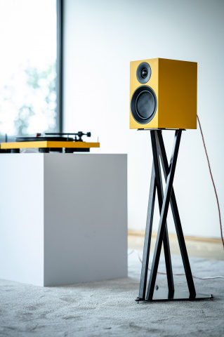 Pro-Ject Speaker Box 5 E Carbon - 2-pásmová regálová reprosoustava - satin yellow