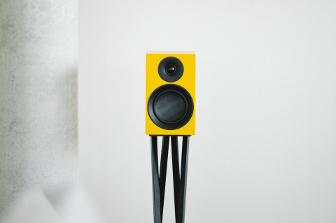 Pro-Ject Speaker Box 5 E Carbon - 2-pásmová regálová reprosoustava - satin yellow