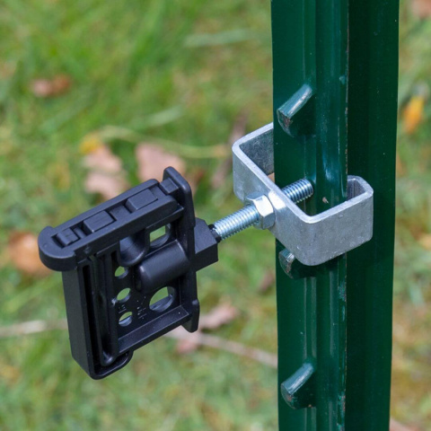 Sada multifunkční izolátory s destičkou + objímky na T-sloupky pro izolátory se závitem M6