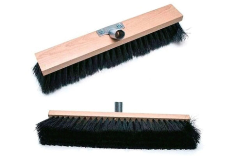 Smeták na hůl, 60 cm, dřevěný s kovovým držákem, syntetická vlákna, hnědý