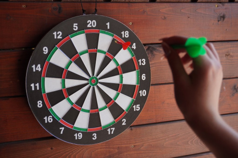 terč Kubisport 43cm + ostré šipky 6ks